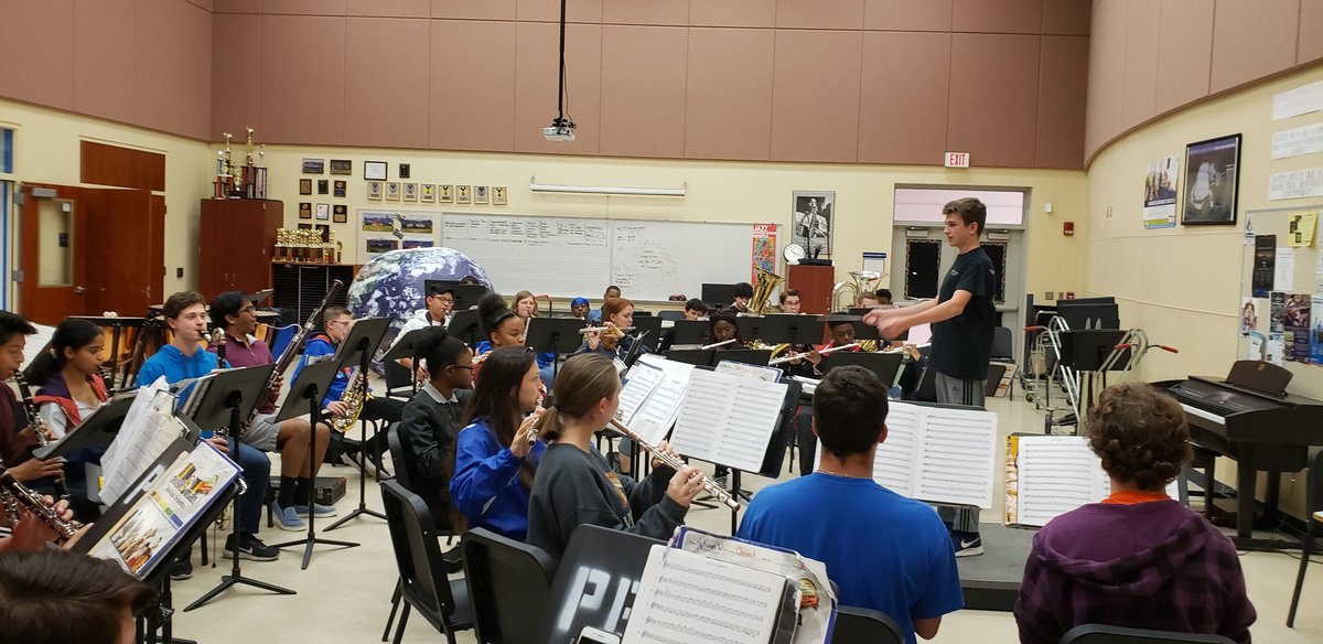 gardensbands's tweet photo. Student conductors leading our concert band in a choral from the Treasury of scales book. Knowing what it sounds and feels like from the podium gives one a different perspective when performing. #studentteachers #studentleadinstruction #concertband #windensemble #soundoftheswamp https://t.co/FTPs5wvihY