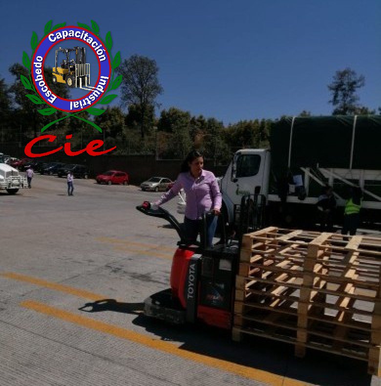 CIECapacitacion's tweet photo. 28/Febrero/19
 #Curso de #capacitación Teórico-práctico "Operación segura de patín eléctrico" 
Empresa: Aguacates #Chahena 
planta #Uruapan #Michoacán
#CapacitaciónCIE  #STPS #FelizJueves https://t.co/sJB7VcvPDv