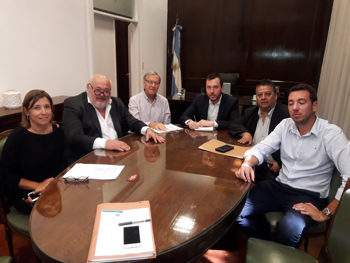 La union industrial de quilmes y cooperativa el Progreso reunida con el Min. de Produccion para encontrarle salida a la crisis por no poder pagar tarifas de gas. Acordamos plan de accion urgente. Es la unica manera de sostener los 200 puestos de trabajo en peligro...