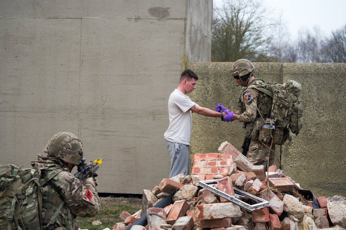 1RegtRMP's tweet photo. Today's focus of Ex REDCAP CHARGE saw @1RegtRMP make good better dealing with captured persons in a conflict zone, supported by MPS Regiment. 👮♂️💂♂️ #training #yourarmyneedsyou #army @1MPBRIGADE @THE_BLACK_RATS @1ARMDINF https://t.co/kjh1KH0zzv