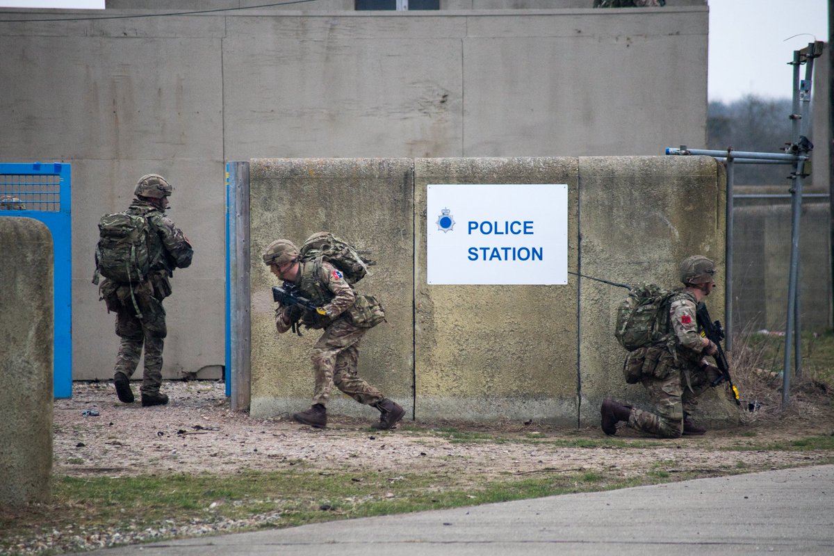1RegtRMP's tweet photo. Today's focus of Ex REDCAP CHARGE saw @1RegtRMP make good better dealing with captured persons in a conflict zone, supported by MPS Regiment. 👮♂️💂♂️ #training #yourarmyneedsyou #army @1MPBRIGADE @THE_BLACK_RATS @1ARMDINF https://t.co/kjh1KH0zzv