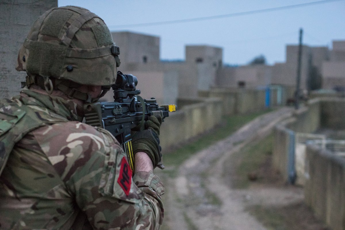 1RegtRMP's tweet photo. Today's focus of Ex REDCAP CHARGE saw @1RegtRMP make good better dealing with captured persons in a conflict zone, supported by MPS Regiment. 👮♂️💂♂️ #training #yourarmyneedsyou #army @1MPBRIGADE @THE_BLACK_RATS @1ARMDINF https://t.co/kjh1KH0zzv