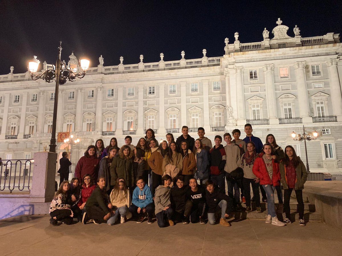 FET_Oviedo's tweet photo. Nuestros alumnos de #ESO han vivido una gran experiencia en #Madrid y disfrutado del #Musical33 Gracias a @JesusMaestroFET por la acogida y a las profesoras Por hacerlo posible @FETeresiana #CuiDándonos #33 #musical https://t.co/cd84OBaWP3
