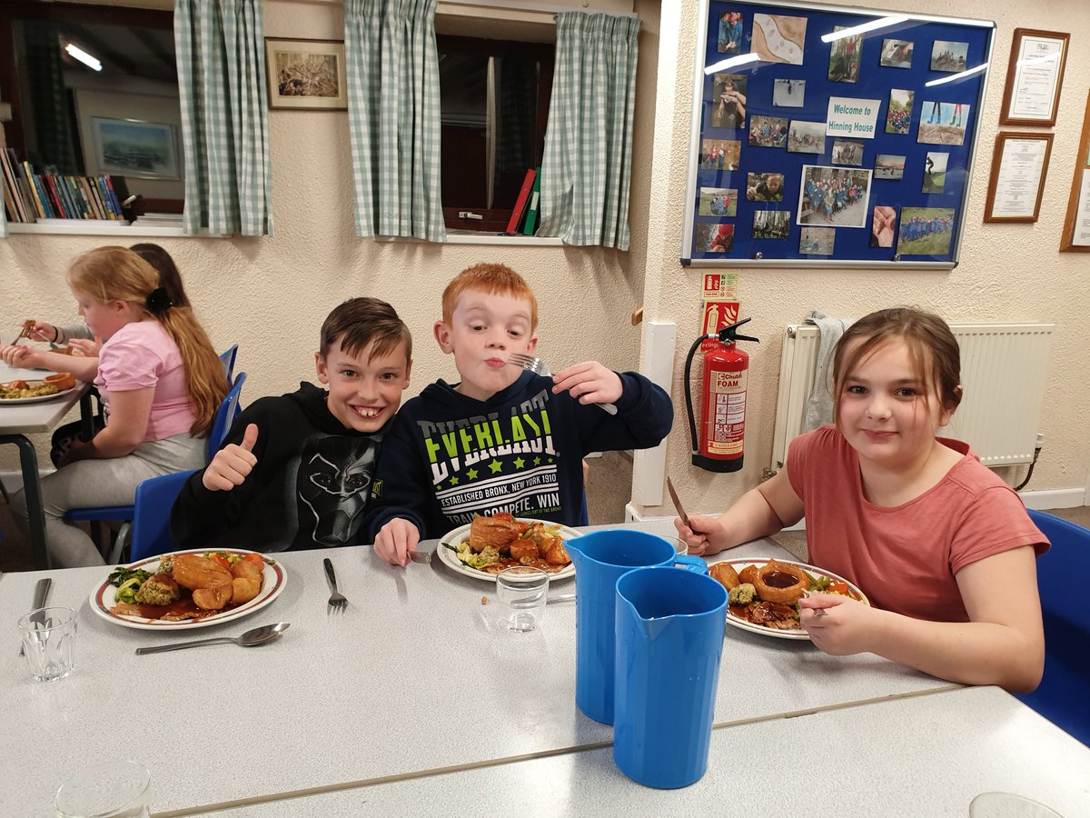 MrsKHclass's tweet photo. Thursday's famous roast dinner 😋 https://t.co/l7ojiXX0tQ