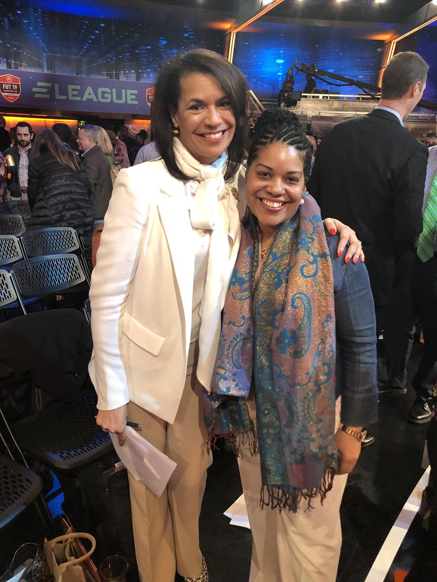 gowomenglobal's tweet photo. Tonight I attended CARE’s scaleXdesign pitch night. I was deeply inspired by courageous women from around the world as they pitched innovative solutions to critical problems in their homelands.I had Fredricka Whitfield CNN cracking up. #ScaleXDesign #endpoverty https://t.co/IEA2purm7i