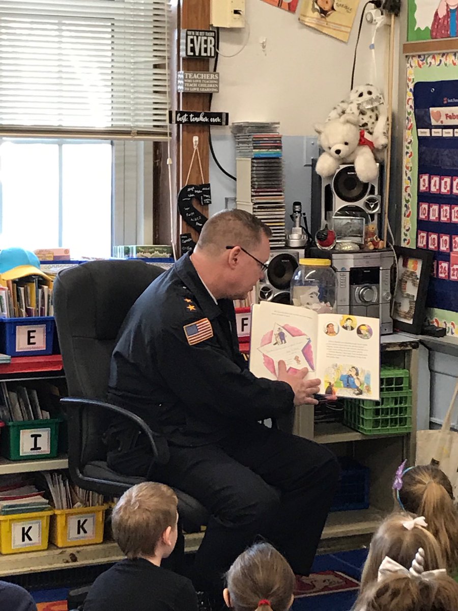 Thank you from Leonardo to our guest readers. ⁦<a href="/LeonardoBearsNJ/">Peter J. Smith</a>⁩ #MTPSPride