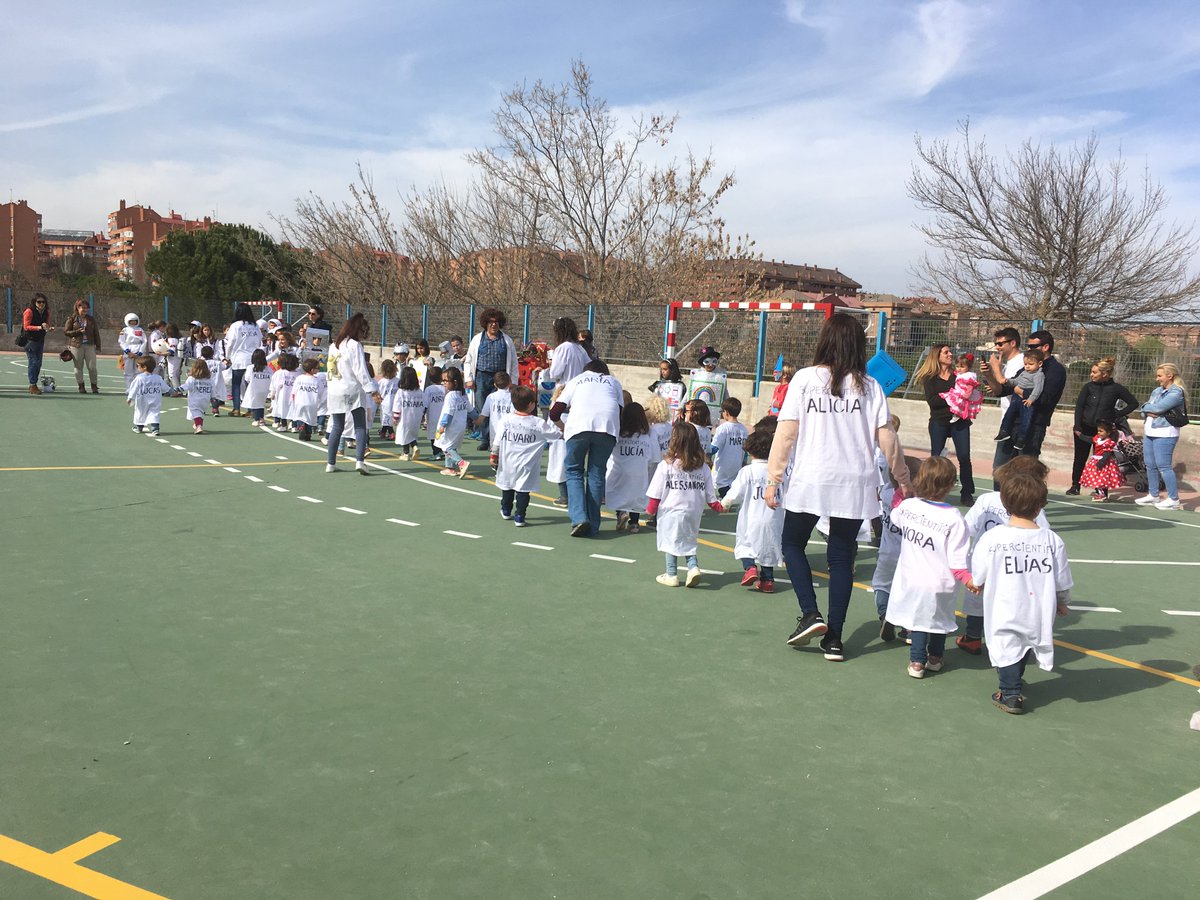 AldebaranAMPA's tweet photo. Hoy en @Cole_Aldebaran hemos disfrutado tod@s de una gran fiesta de Carnaval con desfiles, música en directo y chocolatada!!Gracias a tod@s l@s profes, familias y alumn@s por participar en este día tan divertido!! 🥳 https://t.co/lW38pIuO3E