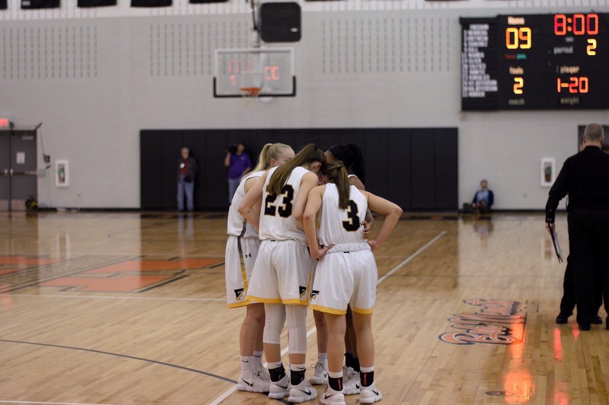 corringill_'s tweet photo. GAME DAYYYY🤩🤩 @easton middle school at 7:30 #districtchip 💛🖤 https://t.co/GZbtFz9auC