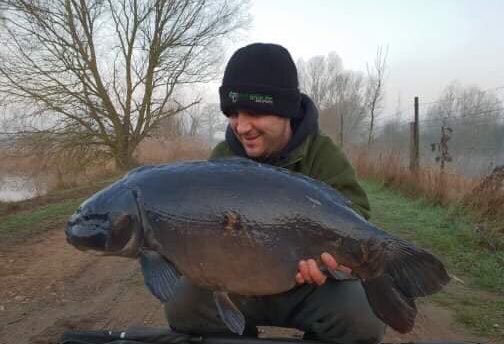 Northeastbaits2's tweet photo. Lee Ward opted for a move on to the lake next door for the second night which paid off when I was woken up in the early hours to this stunning old mirror
White PCB pop up over a small bed of Irish nut doing the business.

#northeastbaits | #neb | #teamneb #qualitybaitsmoretakes | https://t.co/UxIn05dgN0
