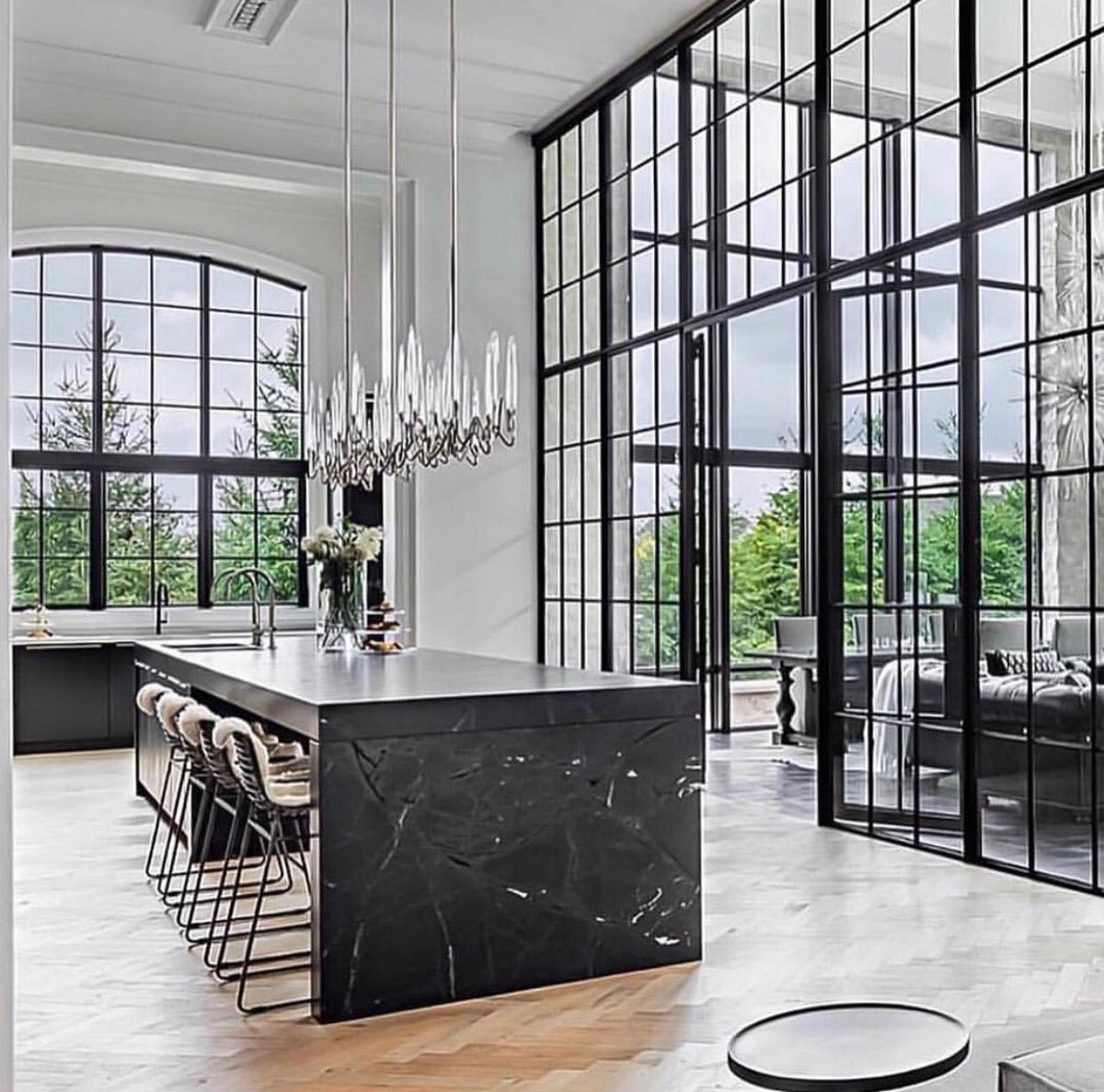 NicoleSmithLB's tweet photo. Incredible space as seen @milliondollarlistingnj..... Brilliant blend of natural light, masculine architectural elements, and feminine accents, bravo!

#architecture #luxurylifestyle #designer #luxuryhomes #milliondollarlisting #interiordesigner #neromarquina #marble #design https://t.co/yxvBZlGz7q
