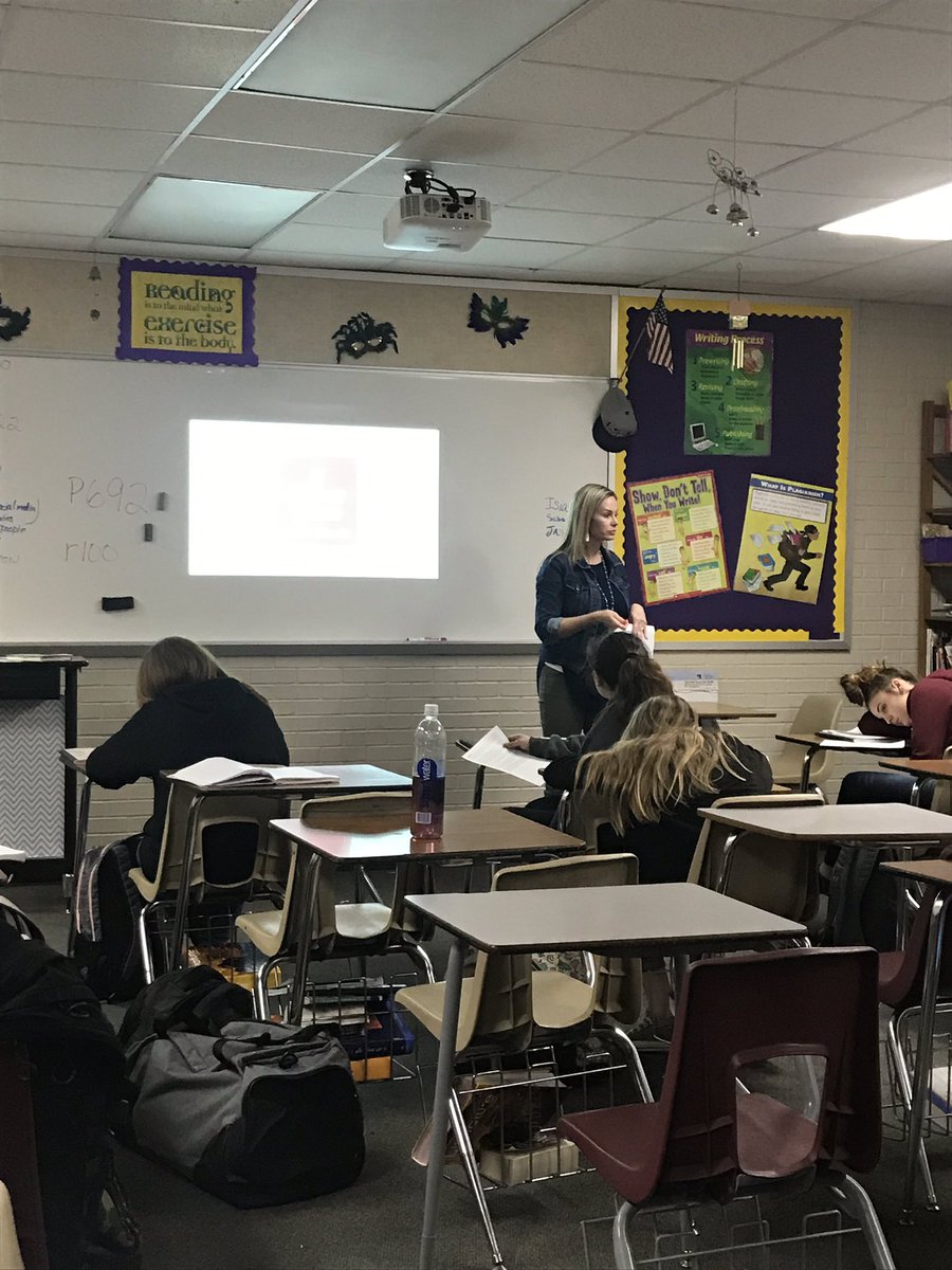 JeMartinLLMS's tweet photo. Want to give a shoutout to Mrs. Johnston for coming in today to help me with writing! You are amazing!! @KimSprayberry1  @LLMSLynx #LucasPrideIsJustified https://t.co/PuRlOMHKP4