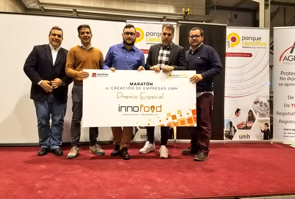 Y los tres últimos premios especiales de la #MaratónUMH son para:

- #EpHandle con <a href="/AgilmarkAntonio/">AGILMARK</a>.
- <a href="/verayinyang/">Vera Yin Yang</a> con <a href="/PlanetaHuerto/">PlanetaHuerto</a>.
- #Novacao con <a href="/Innofood_IDI/">INNOFOOD I+D+i</a>.

¡A continuar trabajando! 💪

#Emprendimiento #Innovación