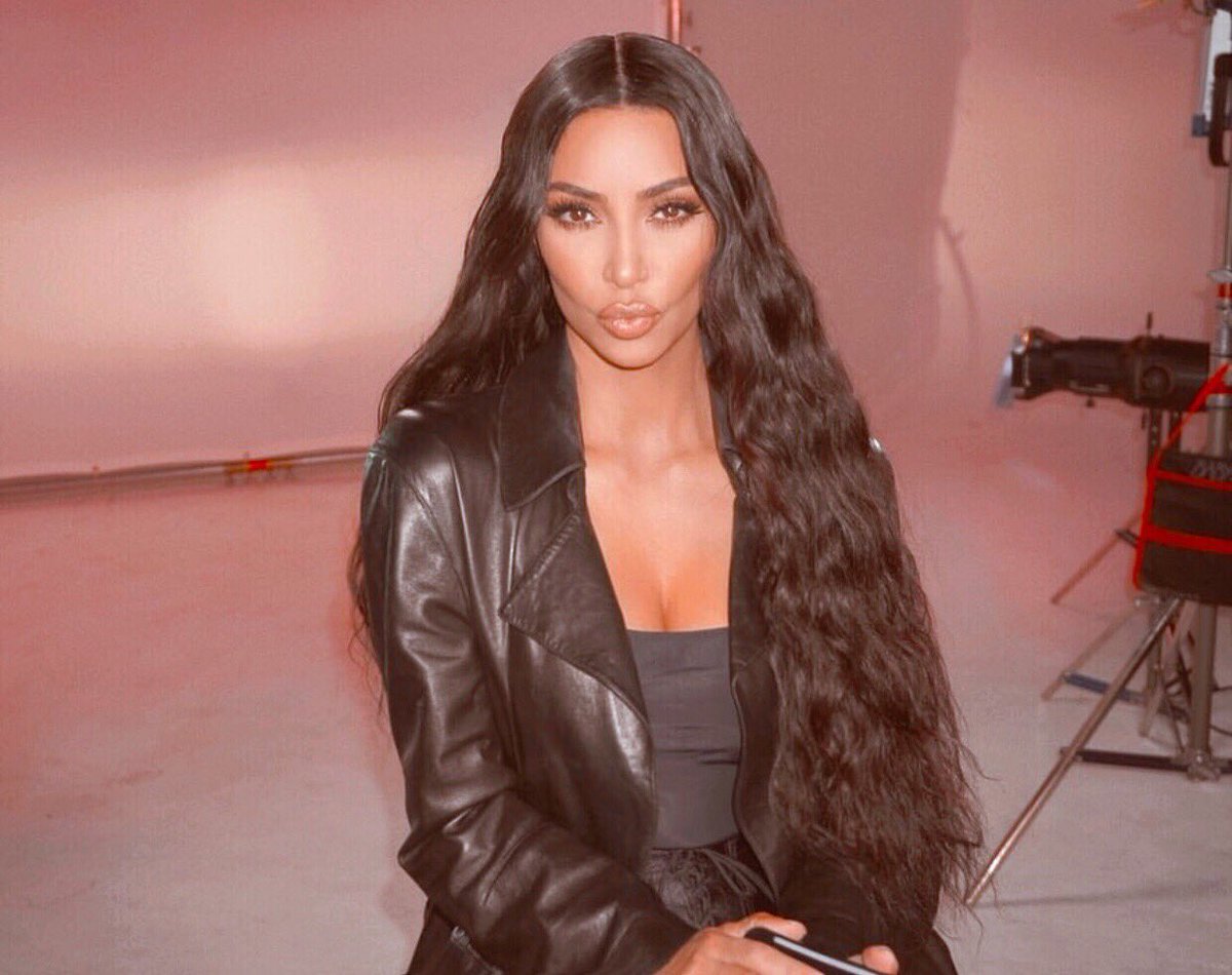 theshiryraz's tweet photo. Glam Kimmy 🔥 Long hair on @kimkardashian #ShiryRazExtensions #HairExtensionExpert

#hair #girlboss #beauty #love #entrepreneur #hairstylist #hairstyles #womeninbusiness #haircolor #womeninbiz #behindthechair #bossbabe #motivation #hairextensions #KKWBeauty #KimKardashian https://t.co/sCt7RmpMRB