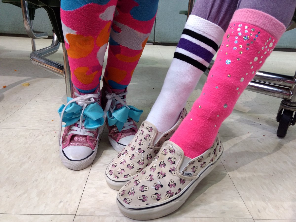 TimberDriveES's tweet photo. Left foot, right foot, feet feet feet! How many, many feet you meet!
We enjoyed celebrating Silly Sock Day! #ReadAcrossAmerica #TimberMTAC #StrengtheningOurPACKTogether https://t.co/GOPuzqP6sl