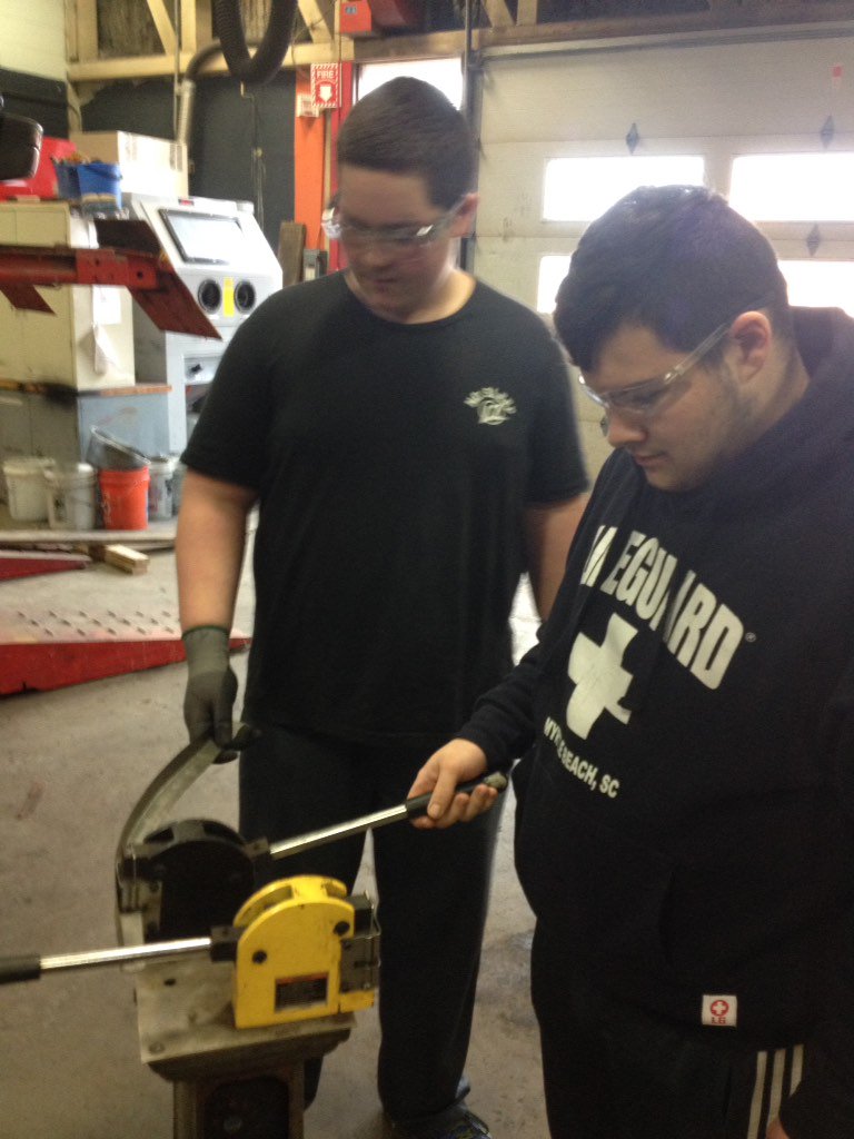 btbgas's tweet photo. Lucas, Bill, Jordan, Josh, Denver&amp;Brock using a sheet metal shrinker to radius the fender flanges to be welded https://t.co/Q4V2Qm6jkI