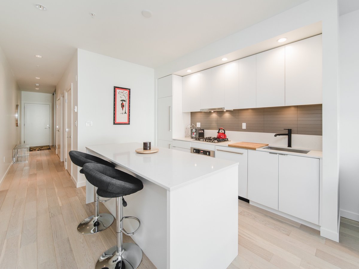 ExpertsVancity's tweet image. NEW LISTING! 1 Bed + 1 Bath Condo in Railtown - Spectacular views of the North Shore Mountains &amp;amp; fully equipped gourmet kitchen with European integrated appliances and quartz countertops. For more info - contact Ben Thomson: ben@vancityexperts.com  #VancityExperts #YVRRealEstate