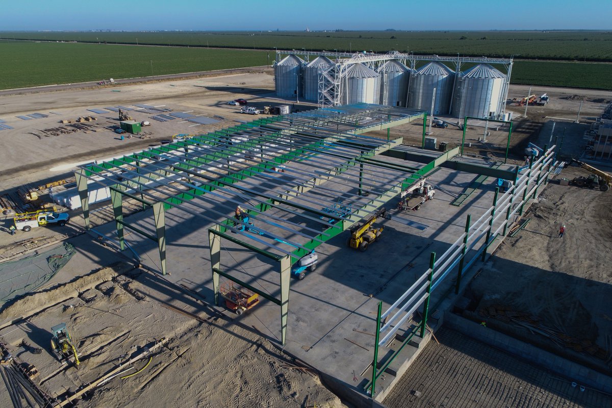 SupremeConstru4's tweet photo. Pistachio Processing Plant In Riverdale, CA was an amazing project! 
230' Span Warehouse/ Insulated panels roof &amp; walls. Nice, Clean looking Building! 👷🏻‍♂️🚧🛠️✅
#SupremeConstructionInc #GeneralContractor #Tulare #Butler #ButlerBuilder @butlerbuildings #StandingSteel https://t.co/Ff3J7xx0jk