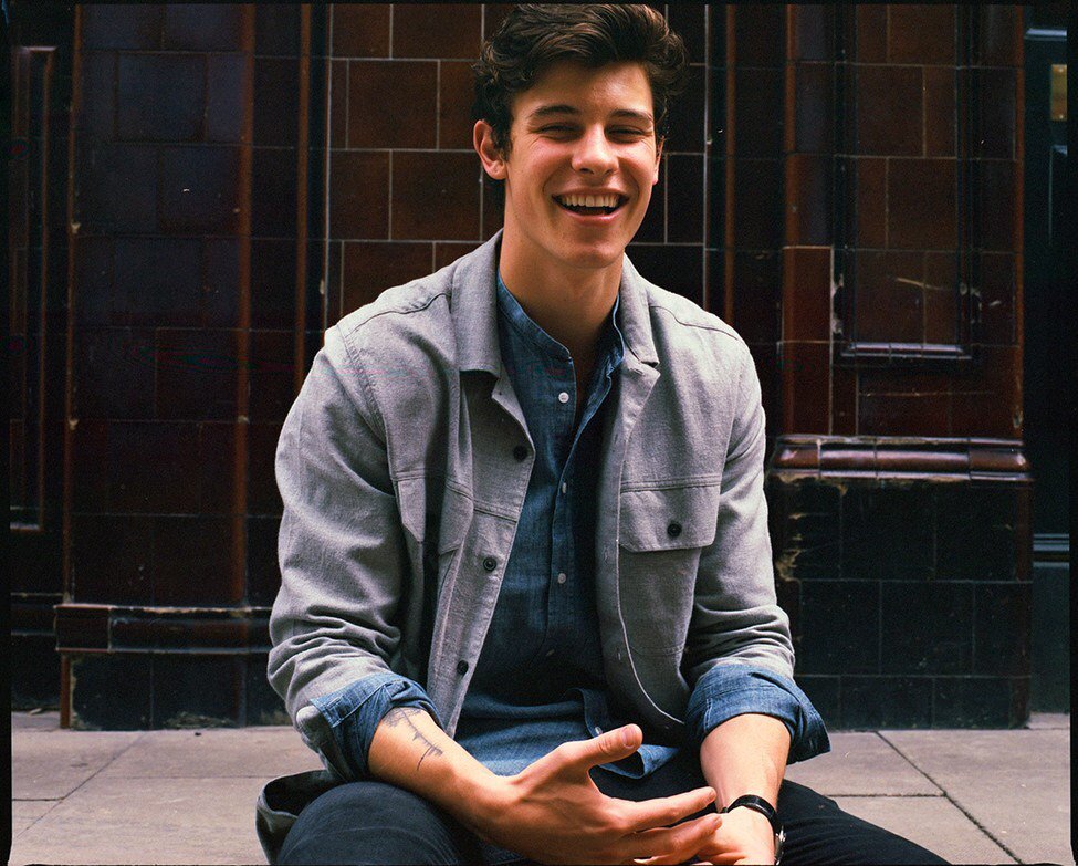 iHeartRadio's tweet photo. If these aren't the cutest things you've ever seen idk what else to say to you!!!

#MendesArmy #BestFanArmy #iHeartAwards @tacobell https://t.co/D1uQSWQEoc