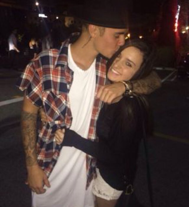 fetishfortae's tweet photo. #BestFanArmy #iHeartAwards #Beliebers https://t.co/PXQmCVqkr6