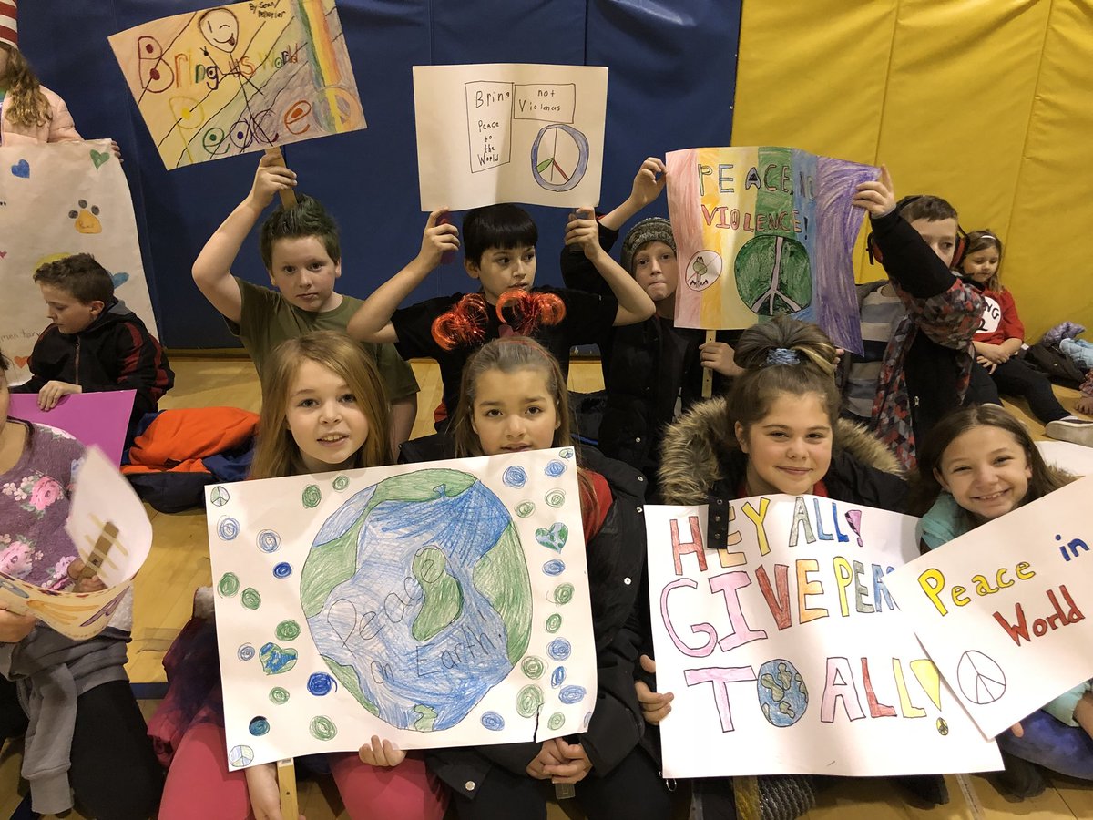 MrsH409's tweet image. Peace and kindness walk @Tabschools #TigerStrong #PeaceSignsProject