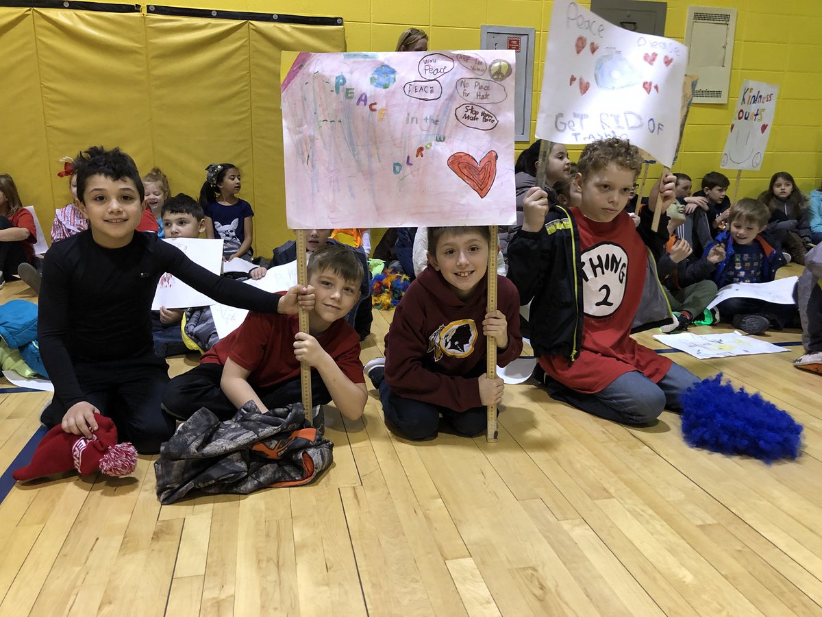 MrsH409's tweet image. Peace and kindness walk @Tabschools #TigerStrong #PeaceSignsProject