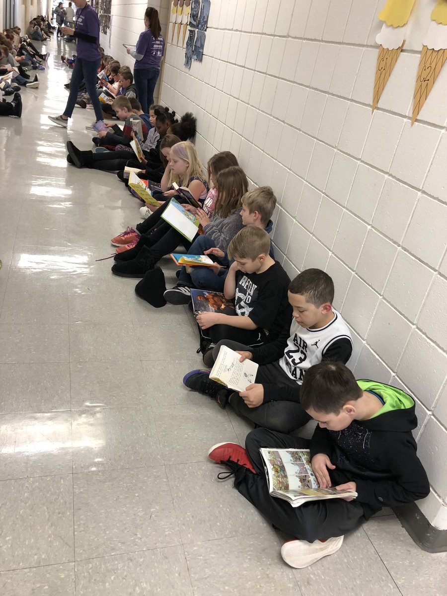 stajreimer's tweet photo. What a great day! Reading in the hall and OUTDOOR RECESS!!!#prideofLL https://t.co/gbTkEEf9tM