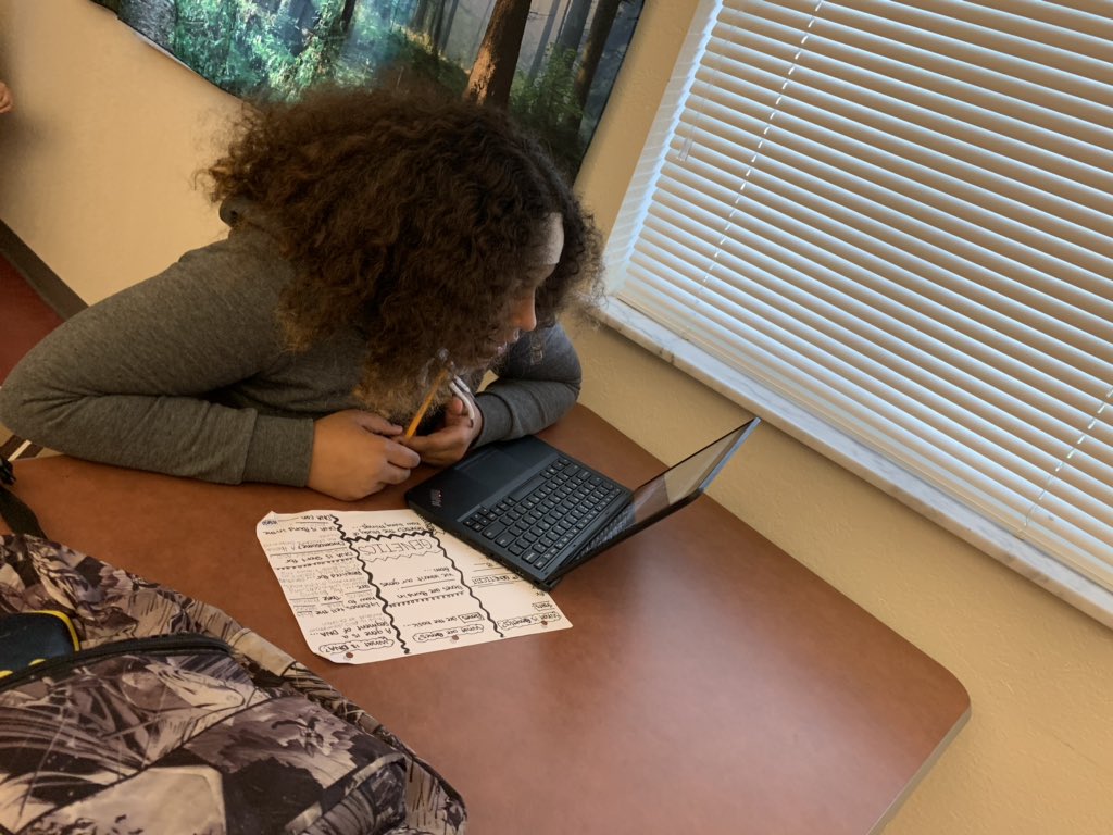 MichelleA_SPARK's tweet image. Ms. Fojtik’s 8th graders @StormGroveFever use their digital textbook from @DiscoveryEd to learn about genetics.  #DLDaySDIRC #TechInSDIRC @IT_SDIRC @IRCSchools