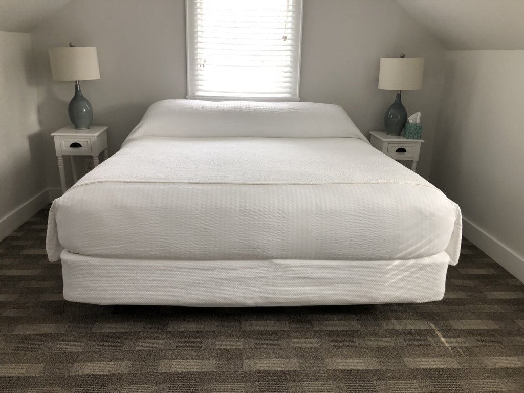 slimeboyshane's tweet photo. the majority of the pictures on my phone are of beds some coworkers slap together vs the ones i make. it shouldn’t but it does bother me that their work just barely slides by as acceptable when we need to look slick and consistent being a 4.5 star inn https://t.co/TuAND9tEq2