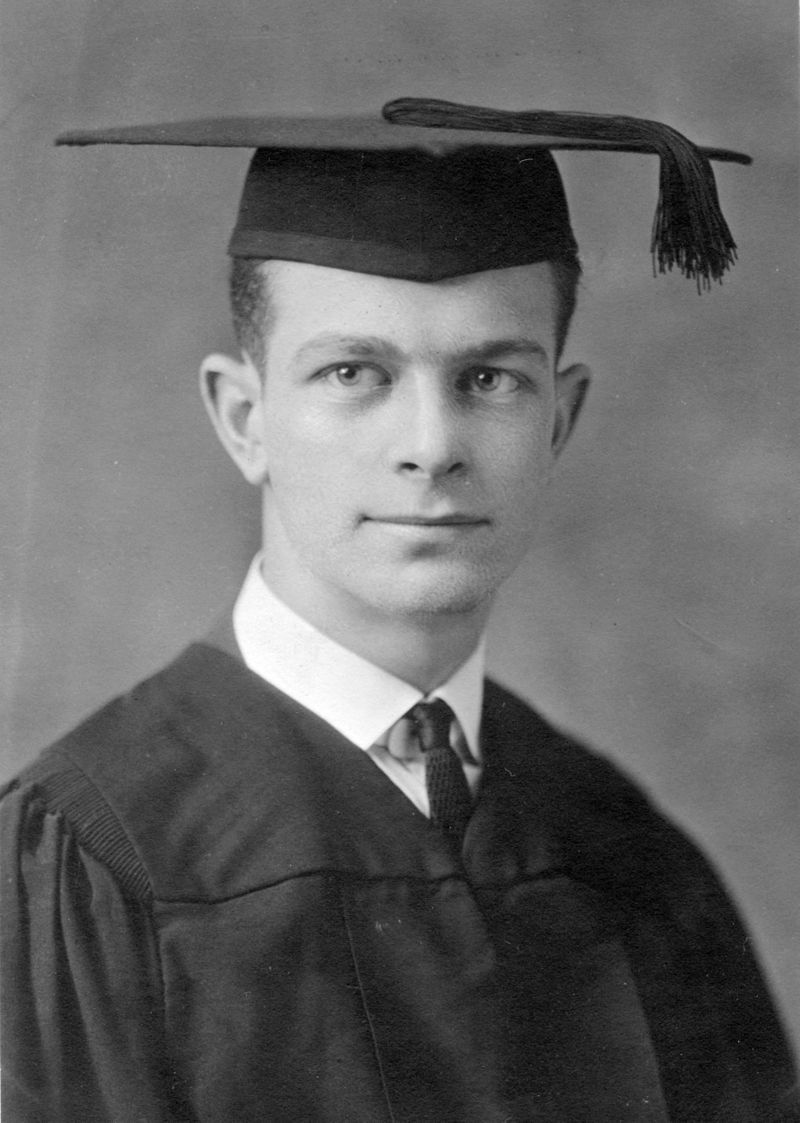 royalsociety's tweet photo. "His name will be remembered as long as there is a science of chemistry." Linus Pauling ForMemRS, one of the most influential scientists of all time was born #onthisday in 1901. He won two unshared #NobelPrizes in chemistry and the peace prize https://t.co/rC4zT3jKYE https://t.co/moG41Lu7so
