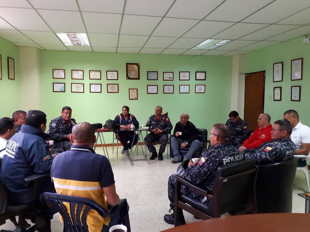 CicpcOeste's tweet photo. Autoridades de los diferentes Cuerpos Policiales de la Parroquia Sucre realizan Mesa de Trabajo con la finalidad de establecer estrategias efectivas y eficaces para la disminución de los Delitos en la jurisdicción
#CICPC 
#SDOESTE
@DouglasRicoVzla @Cicpc444 @Cicpc046
@luis_g_gil https://t.co/czhwGBH9Ak