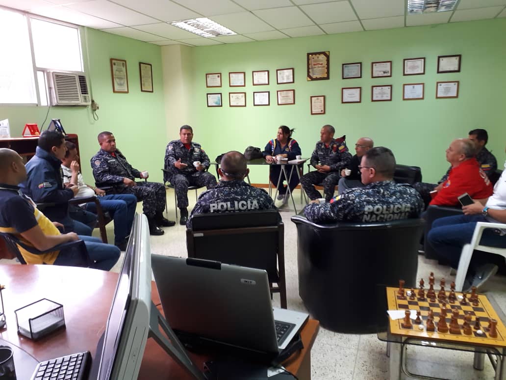 CicpcOeste's tweet photo. Autoridades de los diferentes Cuerpos Policiales de la Parroquia Sucre realizan Mesa de Trabajo con la finalidad de establecer estrategias efectivas y eficaces para la disminución de los Delitos en la jurisdicción
#CICPC 
#SDOESTE
@DouglasRicoVzla @Cicpc444 @Cicpc046
@luis_g_gil https://t.co/pouDIfuS3N