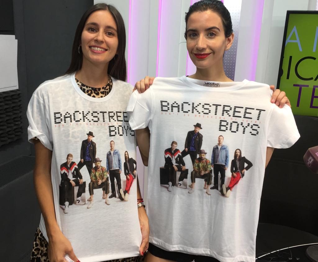 FMDOS's tweet photo. ¡Es el día oficial de los Backstreet Boys! Flo Merlez y Lucy Cominetti están listas para #BSBEnFMDOS escucha 'Voy Contigo' hasta las 20:00 👉 https://t.co/vDcdCfyq4a https://t.co/0EEPVPMKaJ