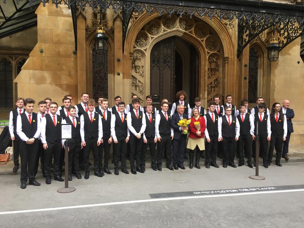 onlyboysaloud's tweet photo. A brilliant day for our Academi boys performing at the St David's Day Service at the Palace of Westminster today 🏴󠁧󠁢󠁷󠁬󠁳󠁿 Falch iawn o'r profiad anhygoel o ganu ym Mhalas San Steffan heddiw #DyddGwylDewiHapus https://t.co/vPSsxd9GOP