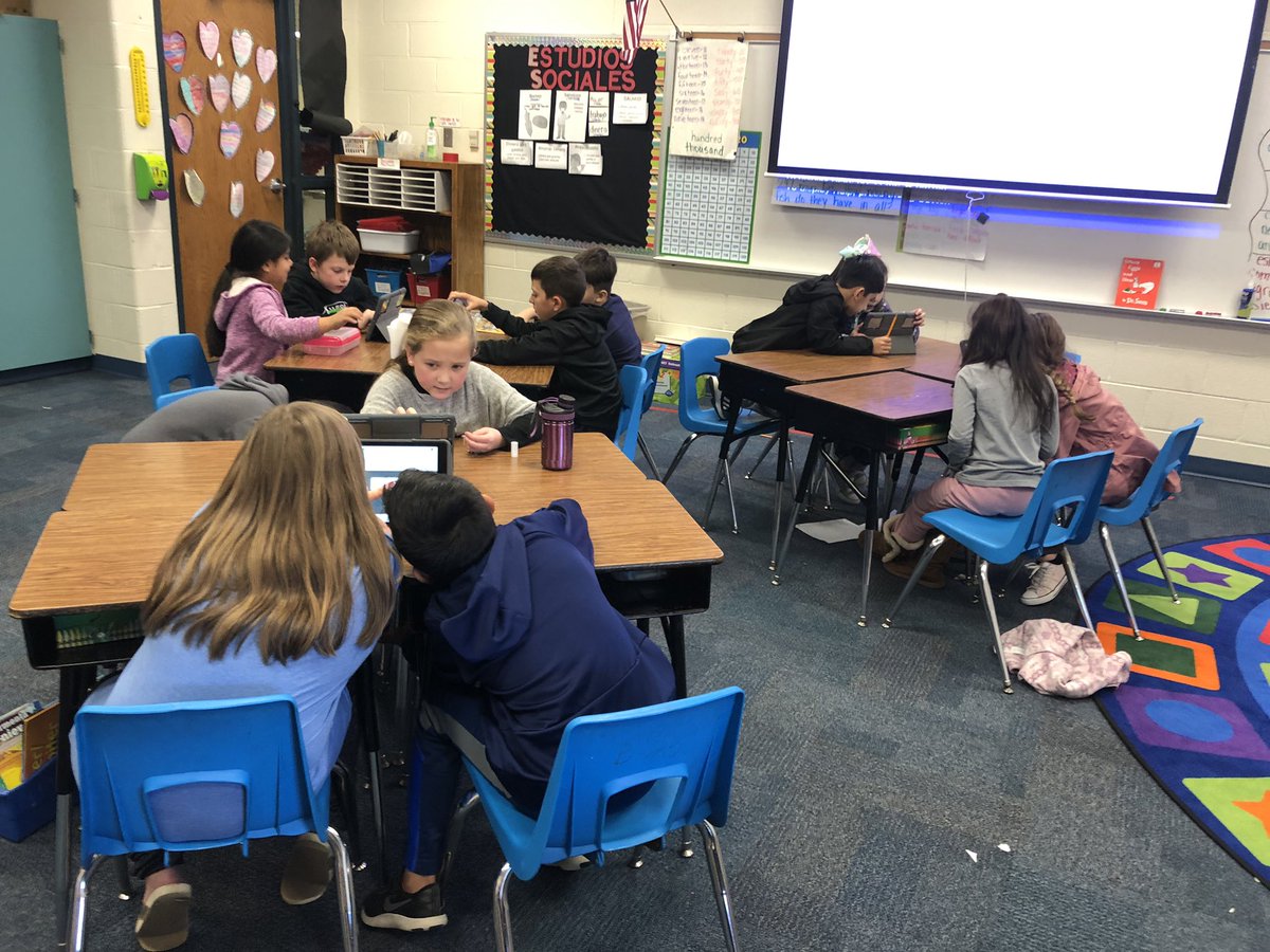 AlexandriaAmad1's tweet photo. We used Nearpod to practice telling time! ⏰ @decaturisd @nearpod @DISDRann #DecaturDLDAY https://t.co/VG3RuJBqdU