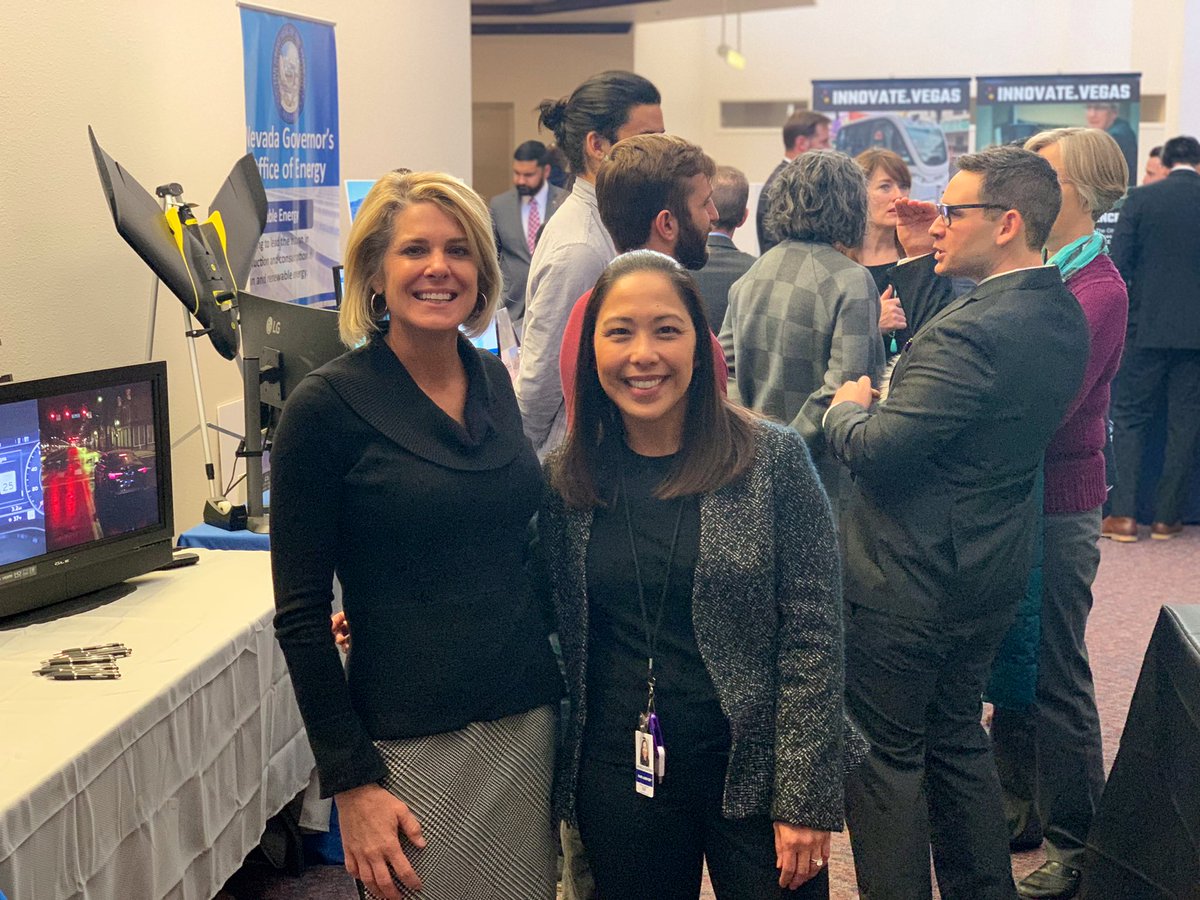 KyRoBiz's tweet photo. This is what lady boss looks like. 😎
#NVTechDay | @RTCSNV https://t.co/4Y2MLbL2dj