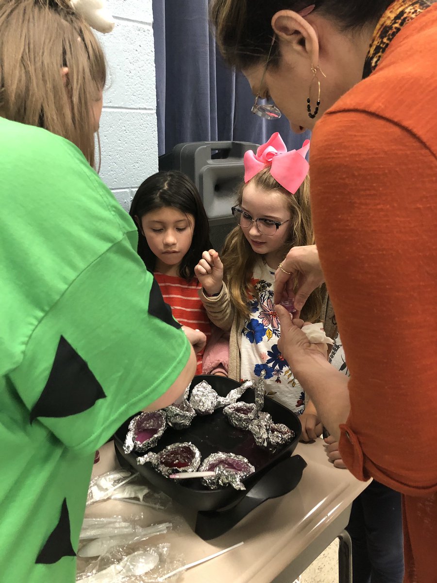 NorthBrookElem's tweet photo. GEMS Club making lip gloss. #Soaring4Success #LCSstrong2theCore https://t.co/md13bBQ5CD