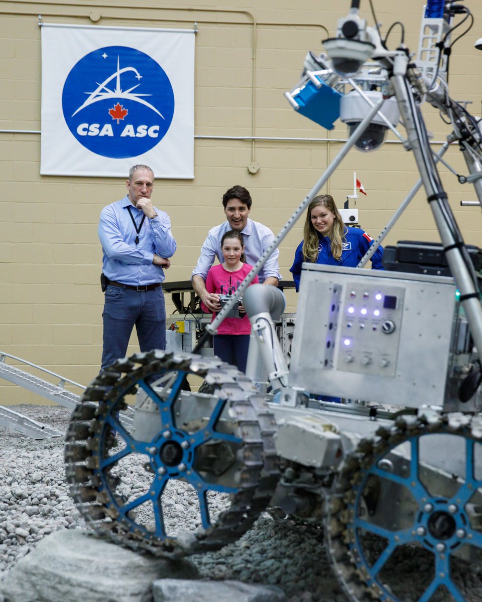 .<a href="/CanadianPM/">Prime Minister of Canada</a> visited us today for the historic announcement that #Canada is reaching for the Moon! Learn more: ow.ly/MEOC30nSpxa. #DareToExplore

Photos: Adam Scotti