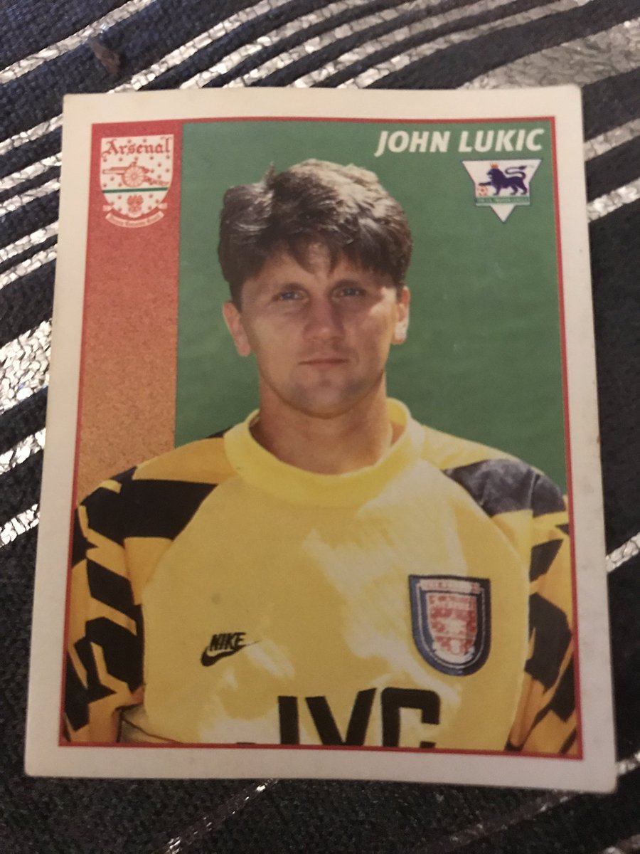 FootyNineties's tweet image. Off to @Arsenal here with @JohnLukic_ in a ‘97 League Sticker

Shirt seemingly modelled on Wet Floor Signage 

#JohnLukic #Arsenal #Leeds #NinetiesFootballStickers #MerlinCollection
