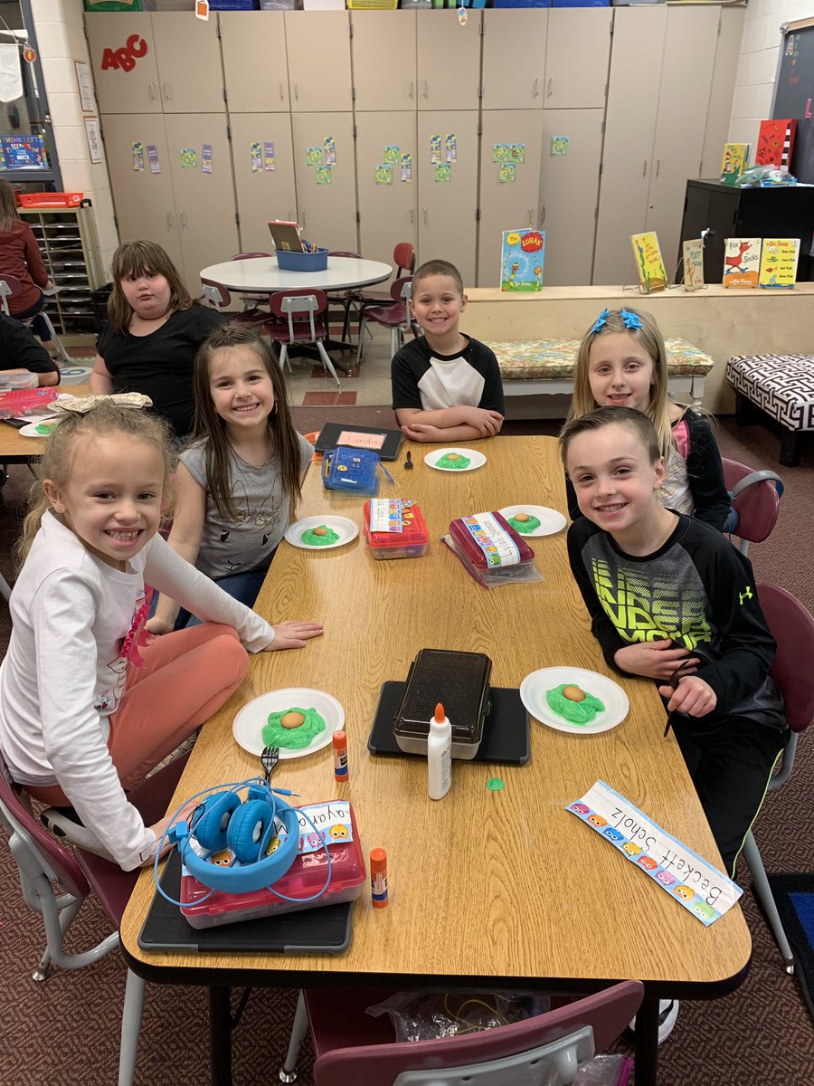 MissParks1st's tweet photo. Favorite Character Day and Green Eggs and Ham snack! #DrSeussWeek @westviewes @MCSCSchools https://t.co/dMtHfDzgoB