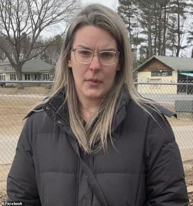 Complex's tweet photo. A white woman calls the police on a black man after his dog humps her dog.

#DogParkDiane told authorities that Franklin Baxley's animal kept "humping" and "assaulting" her dog: https://t.co/Vvktd3VskK https://t.co/sZ7RwUMig5