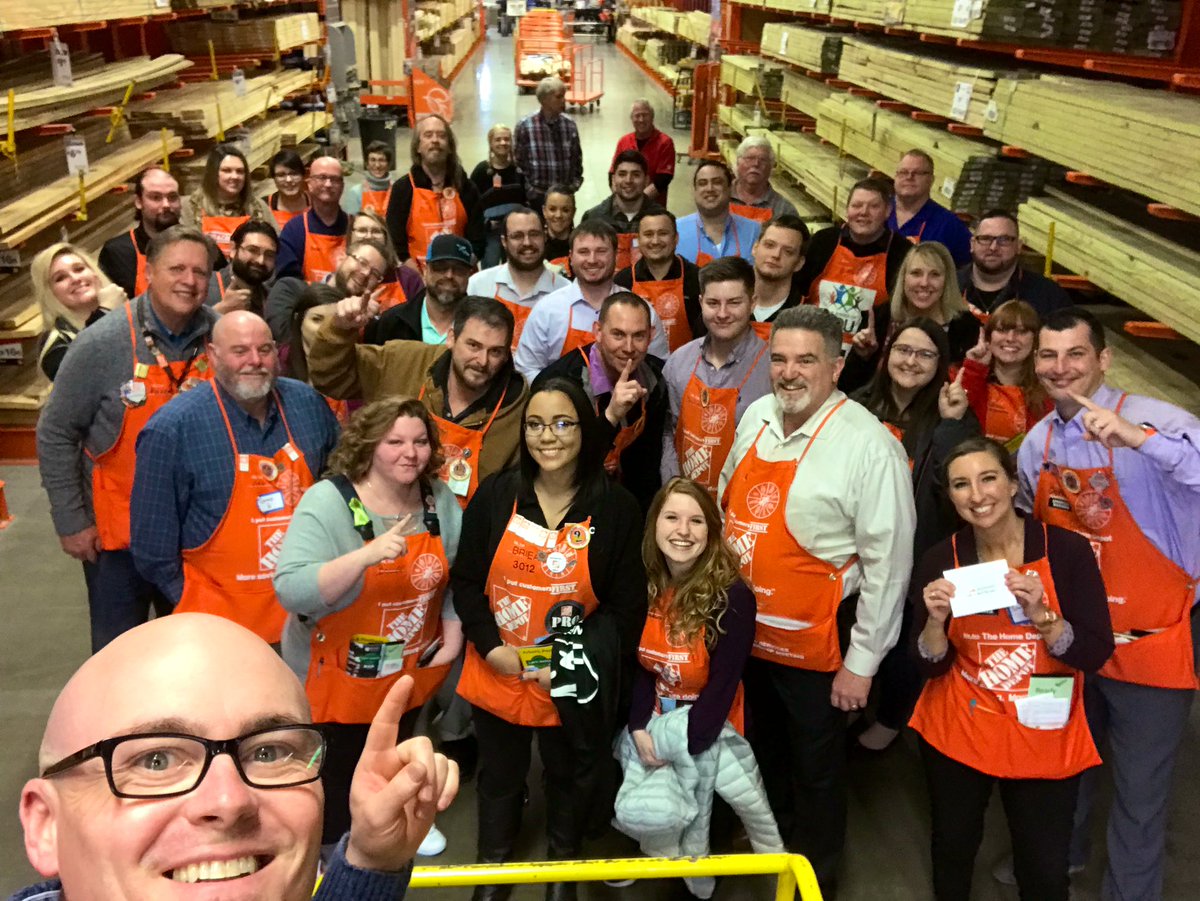 GandySteven's tweet photo. D217 Services Roadshow @ 3038 Branson MO! Thanks to all our SP’s for the training and support! We are equipped for a great 2019, driving pipeline $$$$$! #LeadsInSalesWin #SWBEST Thanks to SASM Edward for hosting, the store looks great!! https://t.co/x70KHIGCVw