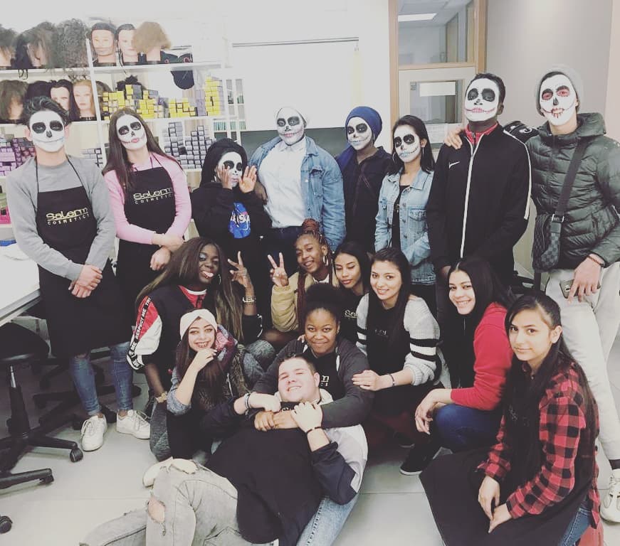 EscolaPiaSaltFP's tweet photo. #Carnestoltes a l'Escola #SilvestreSantalo amb #pttSalt: ens hem disfressat, hem maquillat i hem preparat coques, ha estat una jornada compartida genial! #carnestoltes2019 #saltjove #Salt @ViladeSalt https://t.co/tZ1qOuhbJR