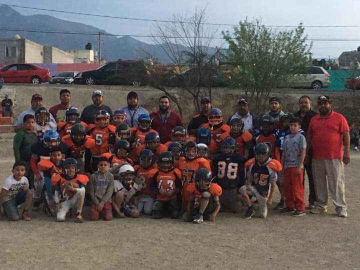 coach_vale's tweet photo. Ayer el #SAFANAL estuvo en la práctica del club Broncos de Saltillo, del cual me honra ser el Head Coach, para ver el avance del club https://t.co/KquD88gskT