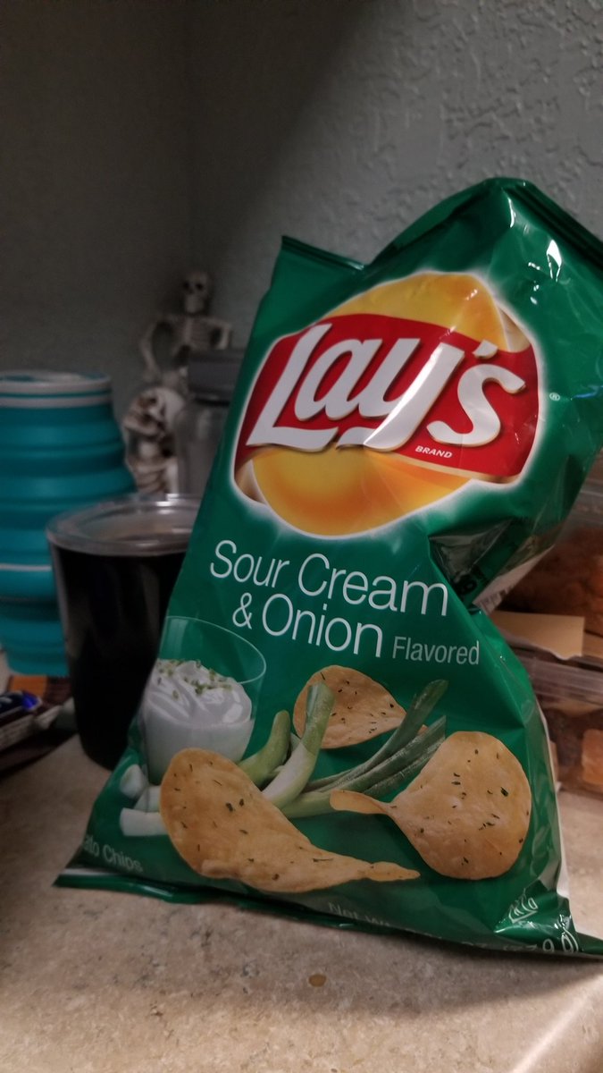 wolfslaw9669's tweet image. Listening to the new @annalunoe track while eating chips, coincidentally.🔥🔥🔥🔥