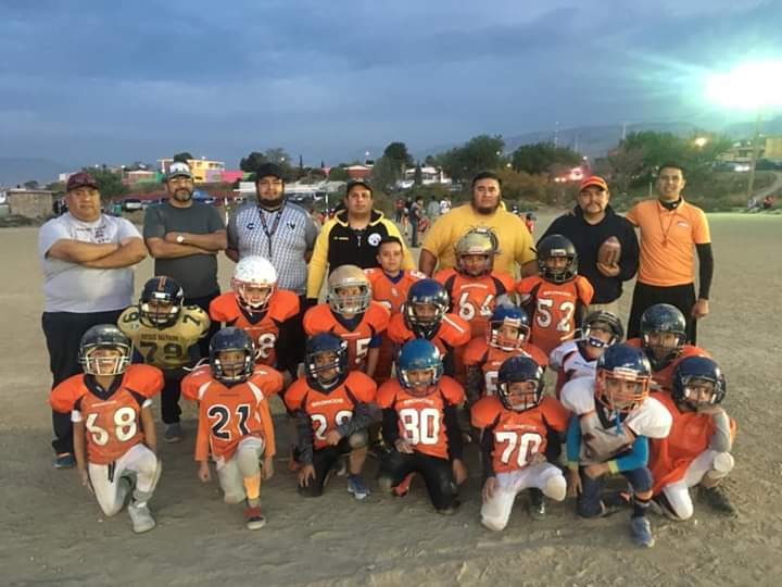 coach_vale's tweet photo. Ayer el #SAFANAL estuvo en la práctica del club Broncos de Saltillo, del cual me honra ser el Head Coach, para ver el avance del club https://t.co/KquD88gskT