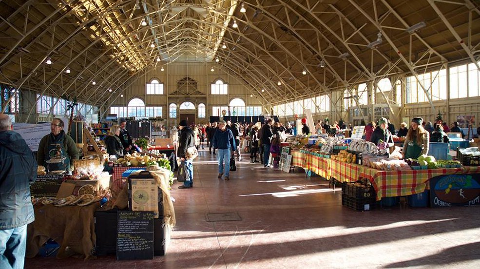 Stop by the Ottawa Farmers’ Market for amazing fresh fruit, meat, and much more. Get more information here: bit.ly/2DByNNN #Ottawa #WalkerGroup #FarmersMarket