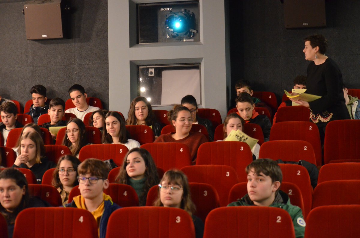 zuno_gurur's tweet photo. Loving Vincent na sala @numaxcoop 
@mercetgato  @AgraCorresponde https://t.co/188rn8kRlI