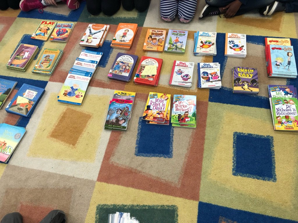 mustangbettini's tweet photo. Picking out our books for book clubs today !#lex1literacy #180midway https://t.co/KGkvquhnWJ