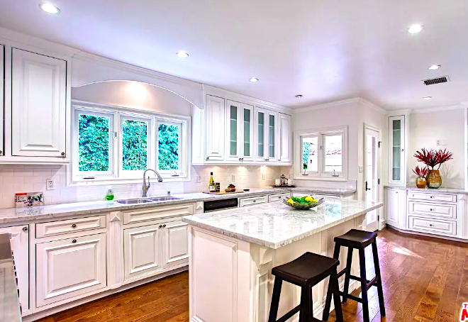 TaylorMillerHSD's tweet photo. Kitchen envy! ✨😍 #taylormillerhsd #kitchengoals #Homestaging #luxurystaging #stagingworks #beverlyhills  https://t.co/EdRiOBn7M0 https://t.co/nHod7UdtEG