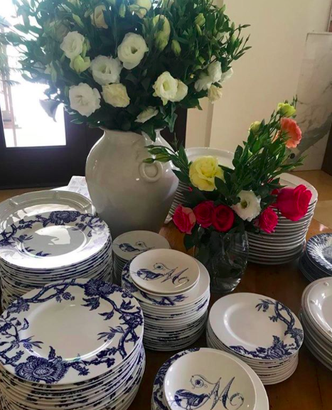 WalkingMatters's tweet photo. Hereβs a sneak peek from @CaskataHome at last weekendβs spectacular garden wedding - more to come! #wevegotyourplates
#TabletopMatters
#prettyplates #weddingstyle #atthetable #serveitpretty #setthetable #serveitwithstyle #luxewedding #dishes #caskata #perfectparty #perfectwedding https://t.co/wyztY3A55Y